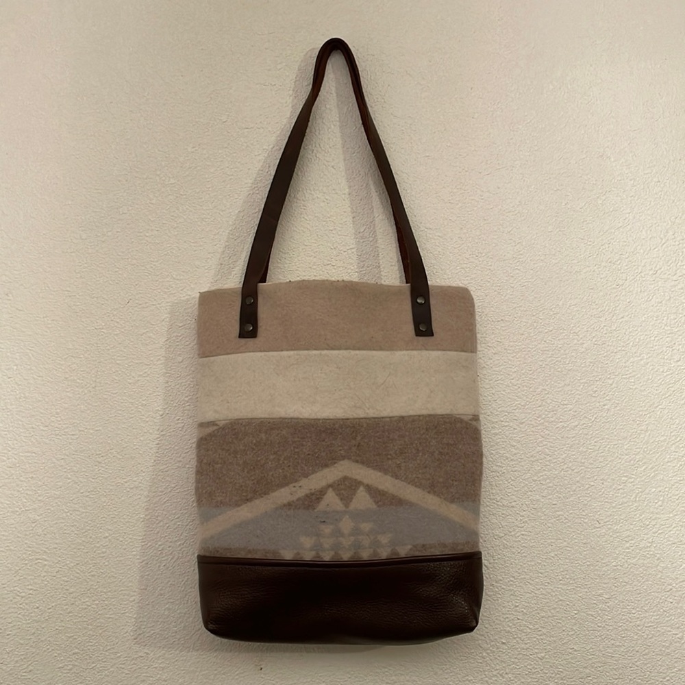 Wool tote bag